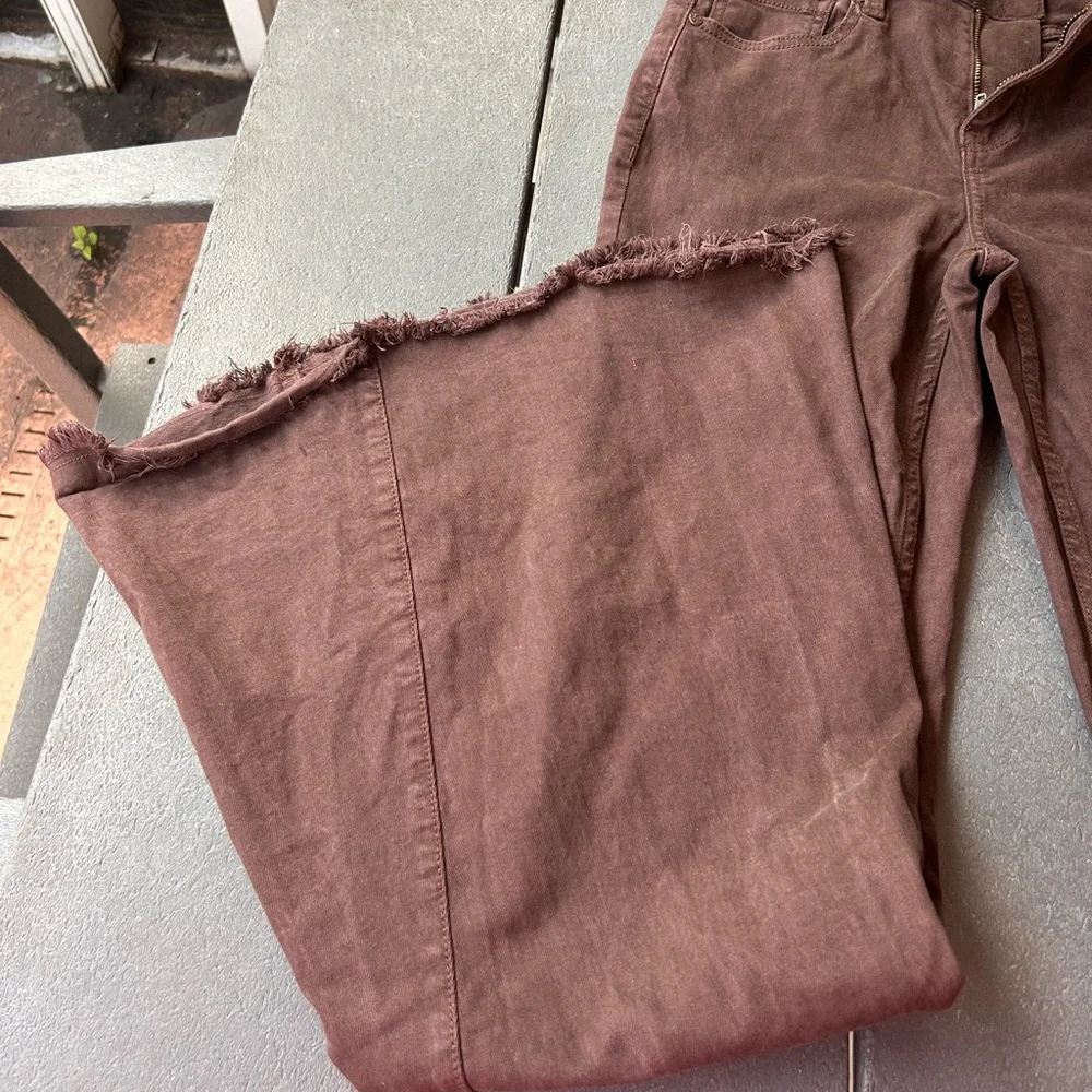 Shyanne Slim Straight Jeans in Rust Brown